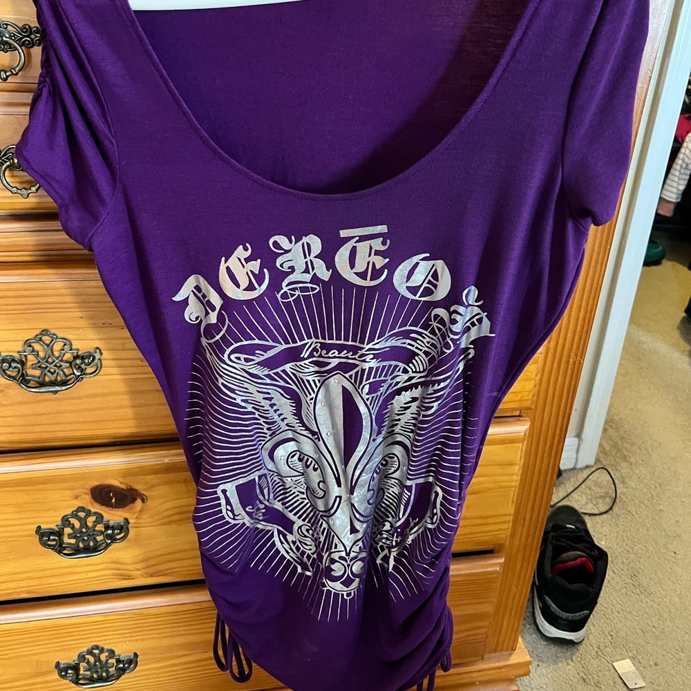 Purple Deréon shirt